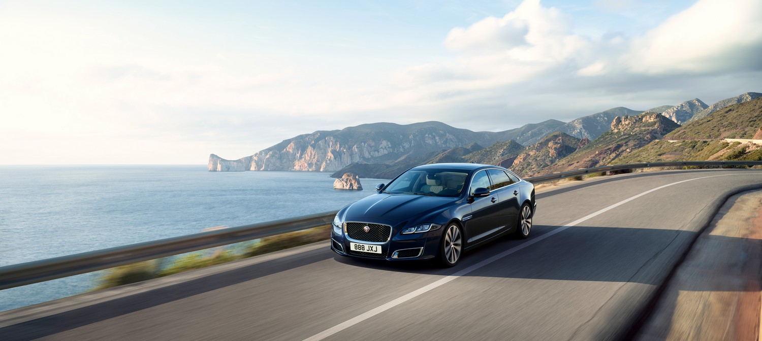 Jaguar XJ50 - Món quà “siêu nạp” cho chặng đường nửa thế kỷ